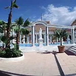 Cleopatra Palace Hotell 4*